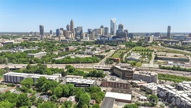 Building Photo - 703 S Summit Ave