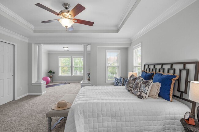 Building Photo - Stylish 2BR+Office (Optional 3rd Bedroom),...