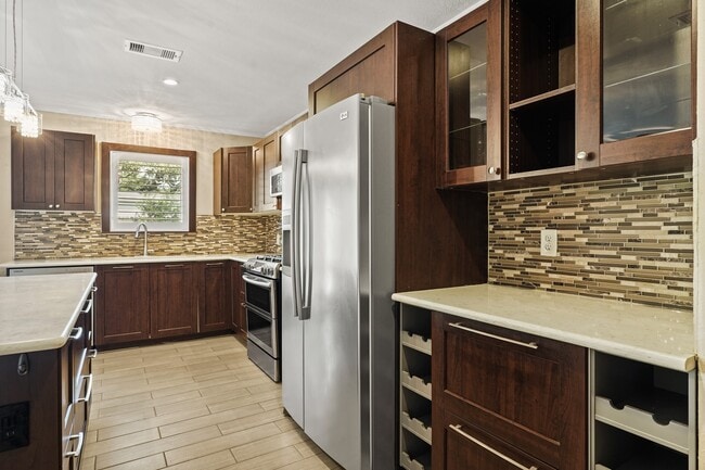 Building Photo - 5319 Saxon Dr