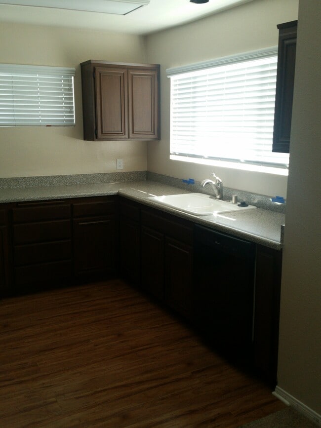 KITCHEN - 3207 S El Camino Real