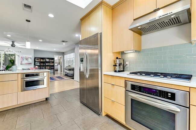 Building Photo - 3321 Windsor Rd