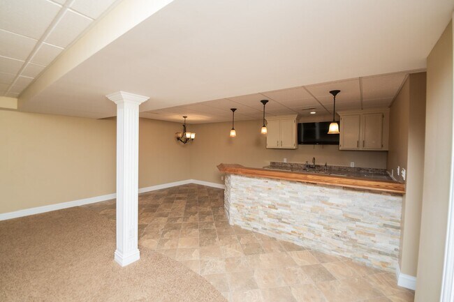 Building Photo - 405 Galway Dr