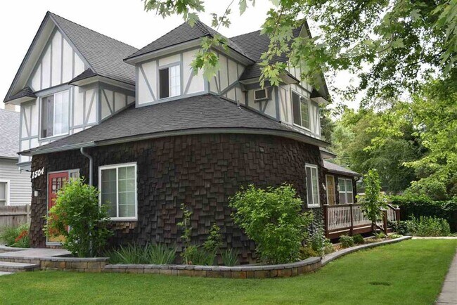 Building Photo - Adorable 1 bed 1 bath North End Apartment off 9th & Ada