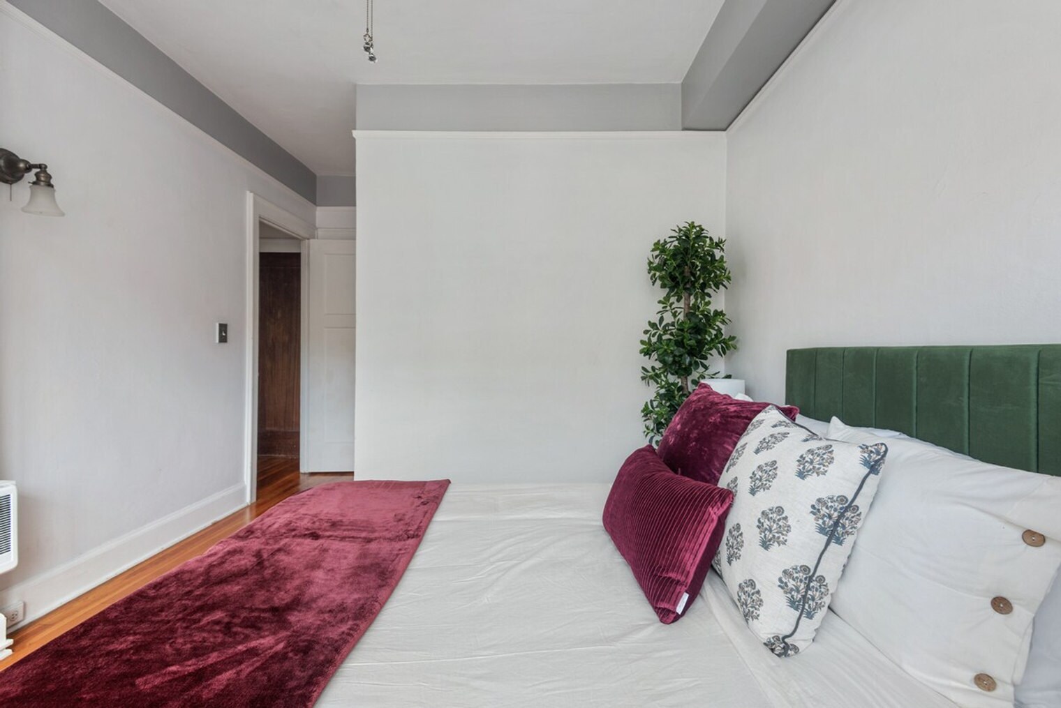 Building Photo - 2015 NW Flanders St