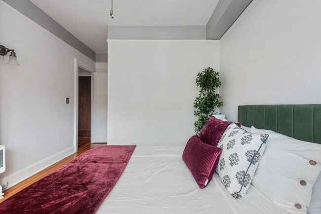 Building Photo - 2015 NW Flanders St