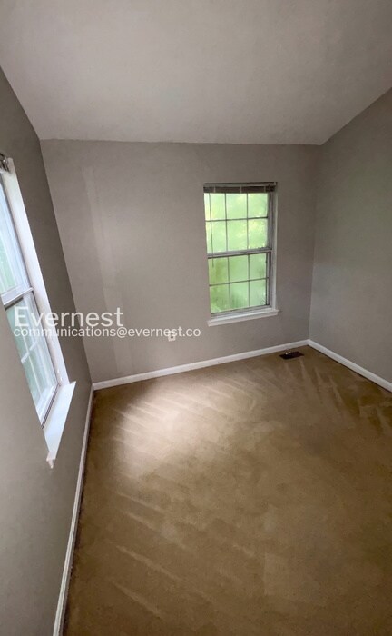 Building Photo - 3 Bed/3.5 Bath Townhome with Fenced Yard / Available Now!