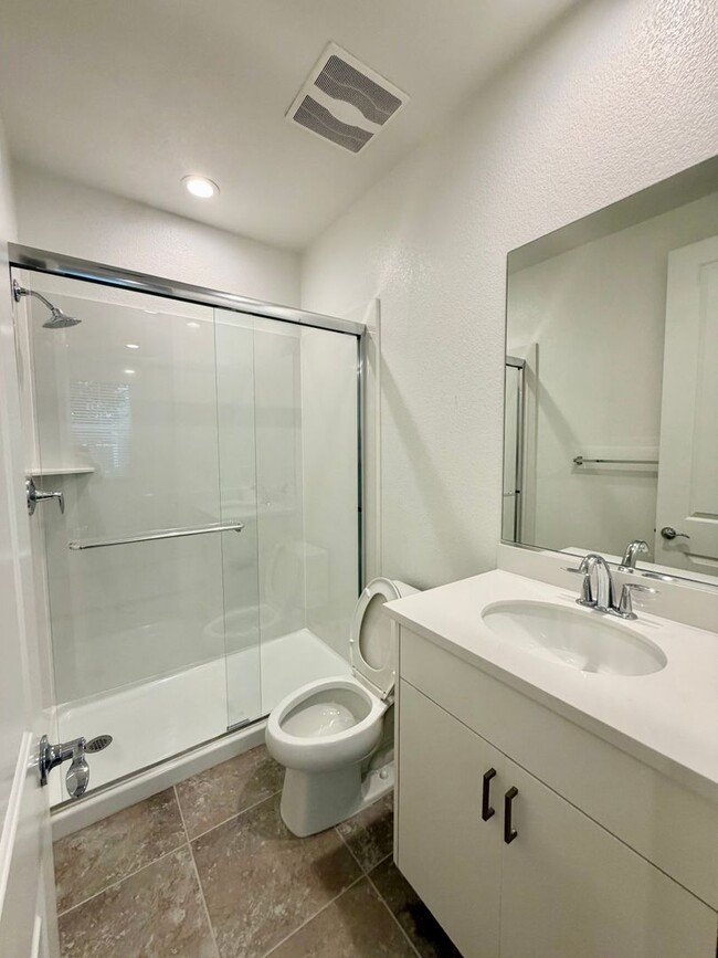Building Photo - 37316 Suncrest St