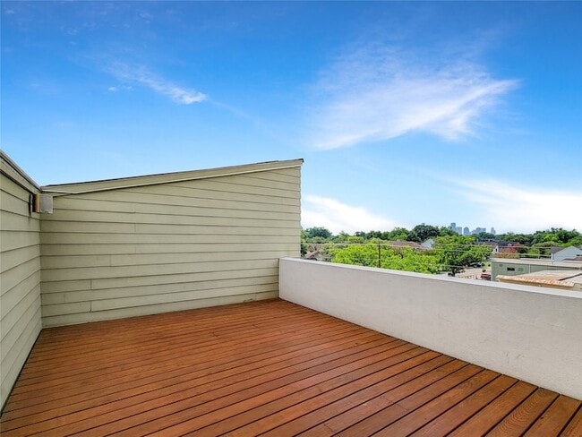 Building Photo - 321 E 20th St