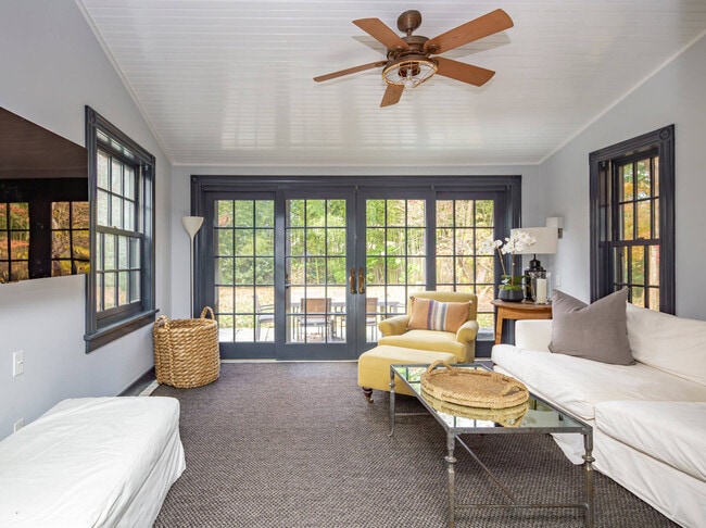 Building Photo - 93 Schellinger Rd