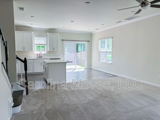 Building Photo - 2 Willowmere Way