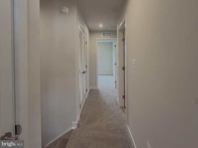 Building Photo - 6737 Shelton Ln