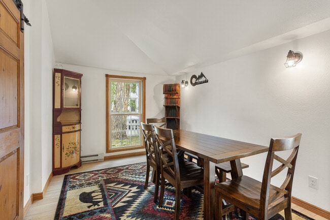 Building Photo - 400 Argentine St