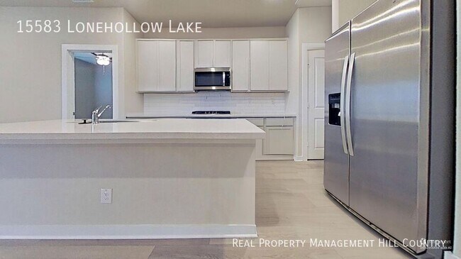 Building Photo - 15583 Lonehollow Lk