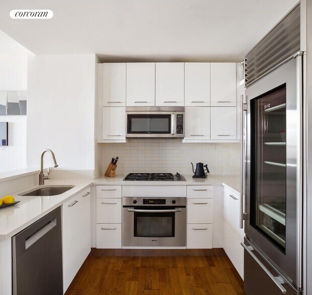 Building Photo - 635 W 42nd St