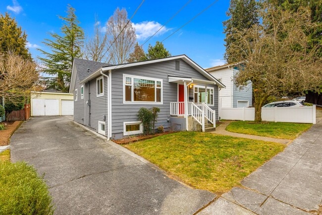 Building Photo - Greenlake Charming 3 Bedroom 1.75 Bath Huge Finished Family Room & Unfinished Basement