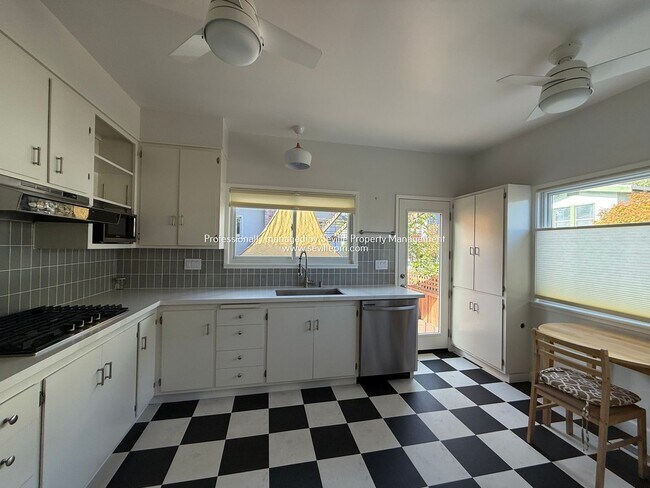 Building Photo - Charming 1920s Alameda East End  2BR+ / 1B...