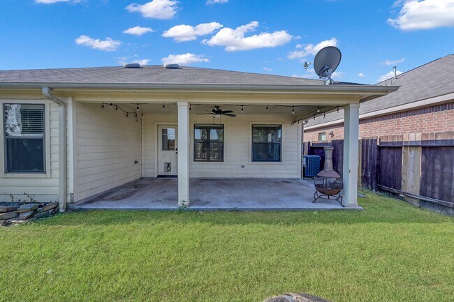 Building Photo - 23310 E Pine Ivy Ln