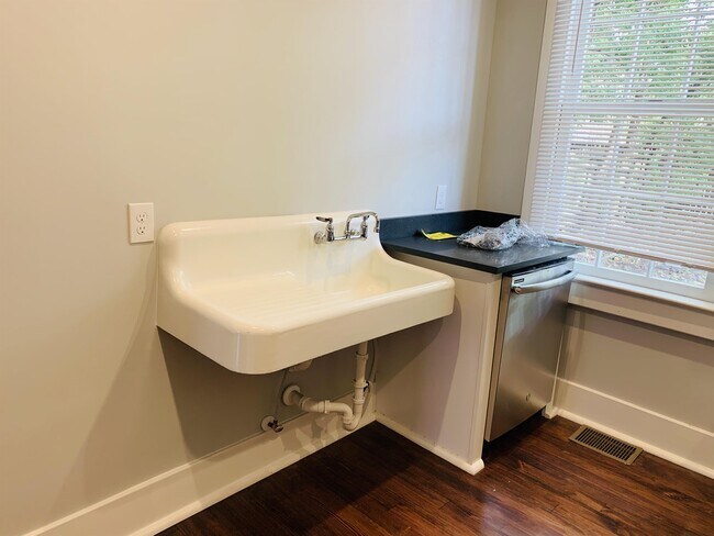 Building Photo - 412 Seiler Ave