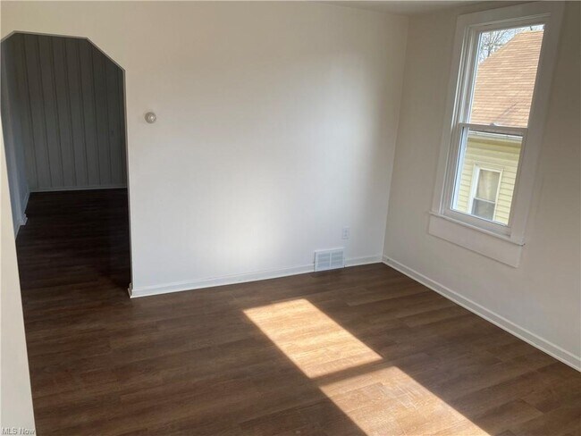 Building Photo - 326 Orr St