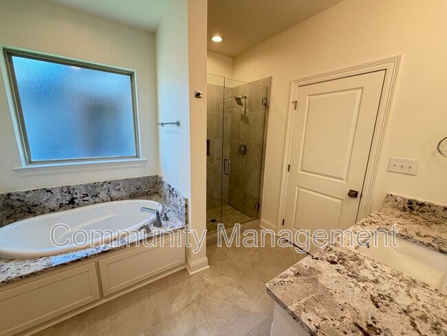 Building Photo - 3696 Waterbury Ave