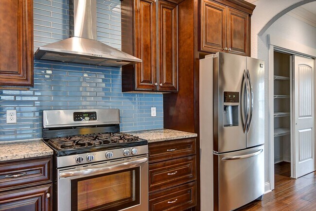 Building Photo - MOVE IN READY! GORGEOUS HOME IN CHESAPEAKE!