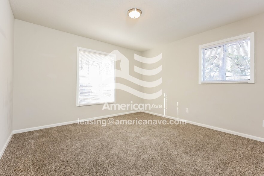 Building Photo - 5905 Luna Dr