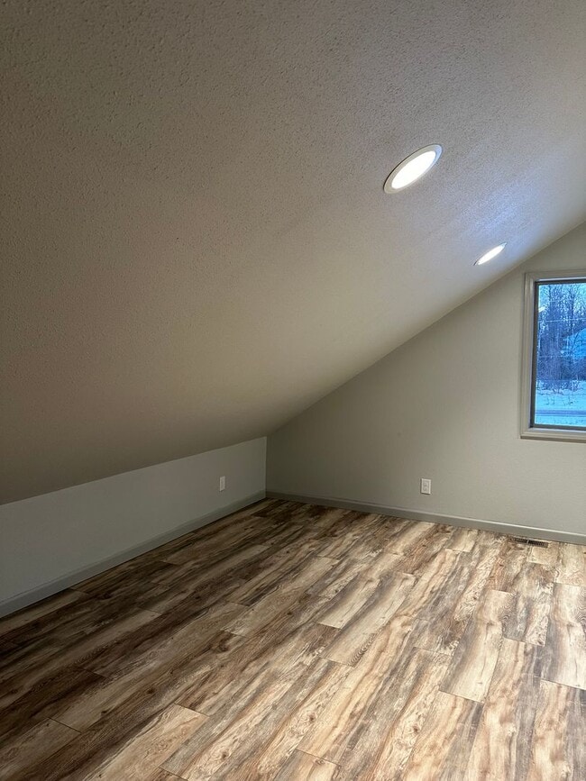 Building Photo - Sign new lease for February and save 1/2 a...