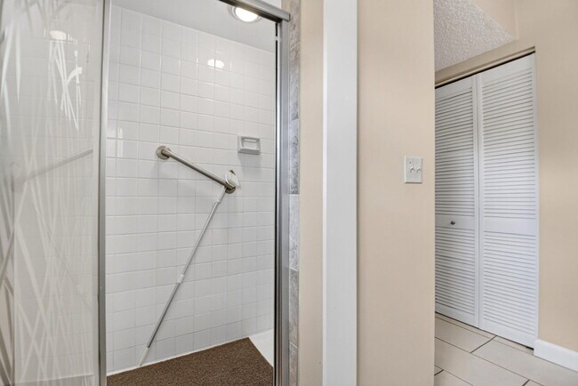 Building Photo - 3425 Via Poinciana