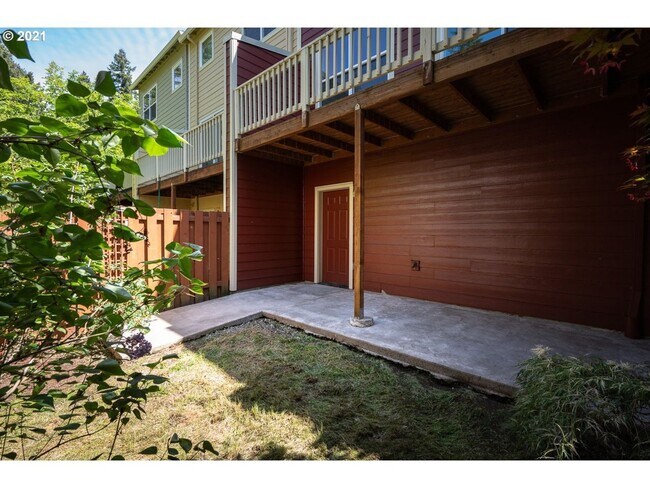 Building Photo - Great Townhouse near Tanasborne