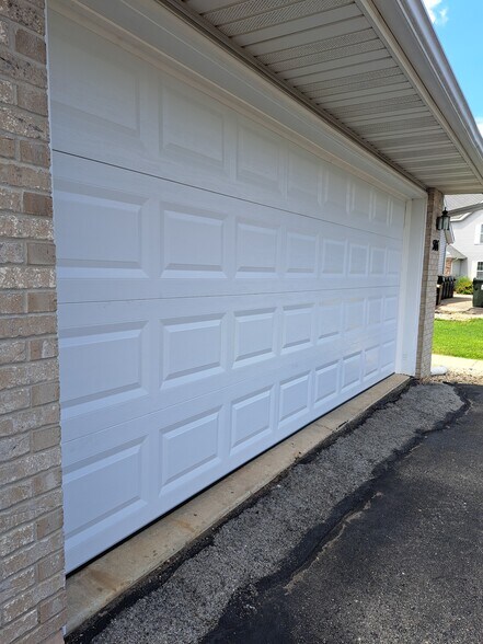Building Photo - 586 Athletic Way