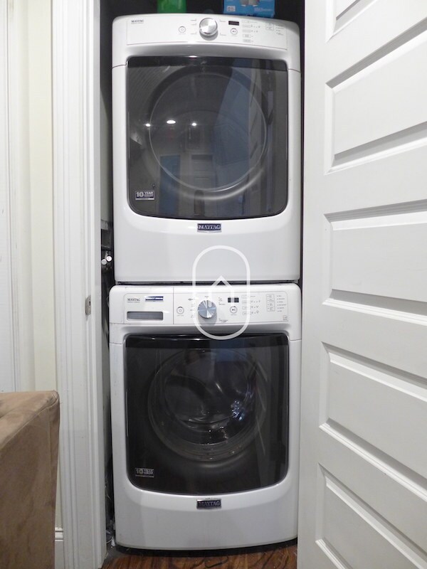 Building Photo - 1884 Washington St