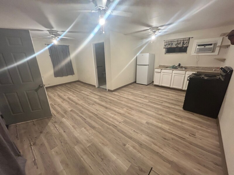 Building Photo - 2652 Merwyn Rd