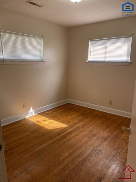 Building Photo - 1720 Cambridge Dr