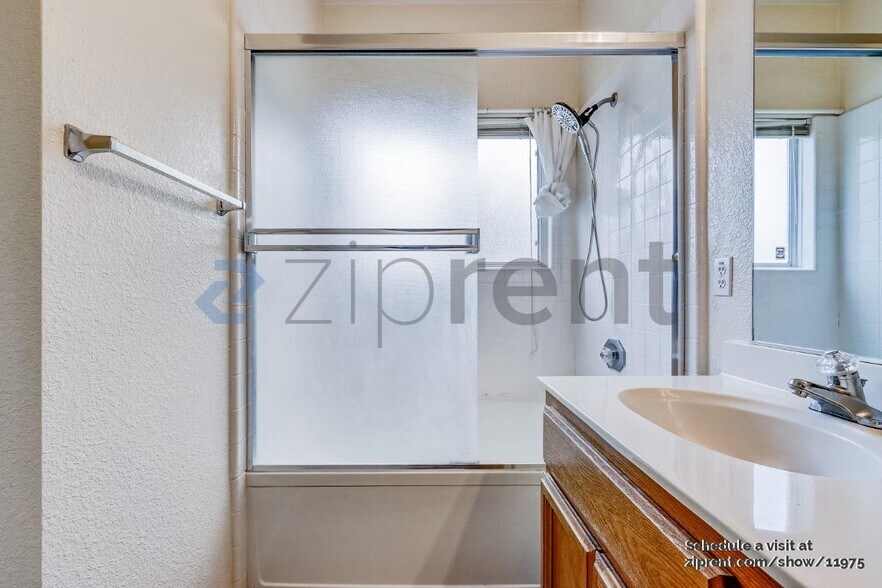 Building Photo - 2834 Prado Ln