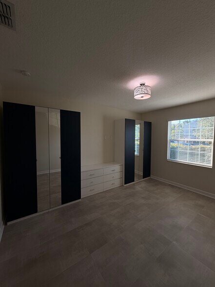 Building Photo - 4452 Seven Canyons Dr