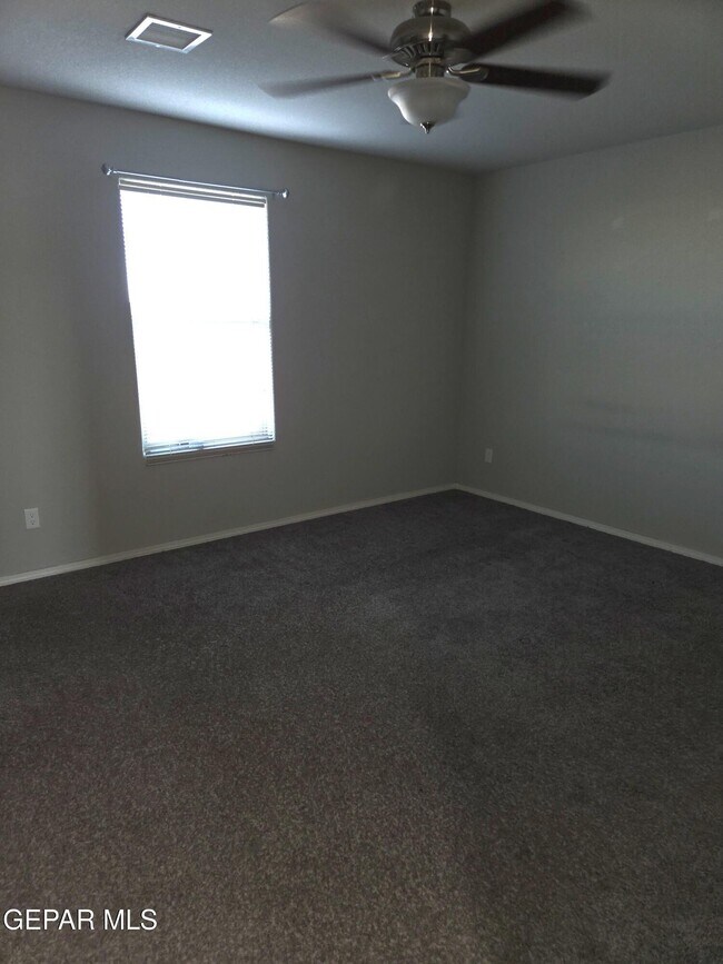 Building Photo - 1028 Aeronaut Pl