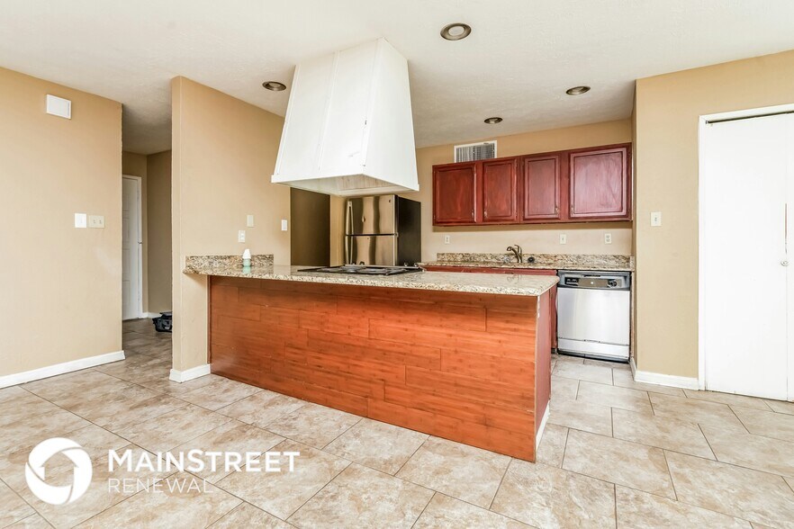 Building Photo - 6932 Sandstone Ct