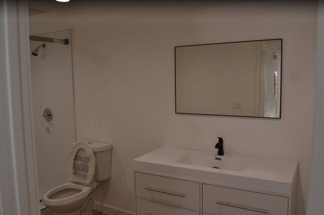 Building Photo - ??2-Bed, 2-Bath ADU Newly Built with Central AC, Parking & Solar – Available Now!