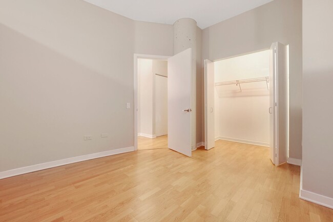 Building Photo - Gorgeous River North penthouse for rent!