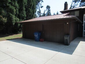 Building Photo - Large Two Bedroom w/ Garage