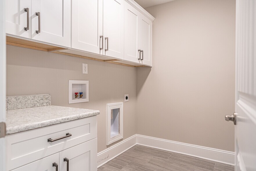 Building Photo - 315 Mashie Ct