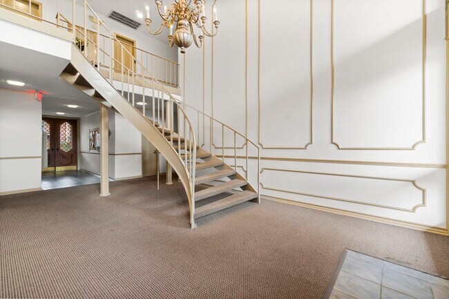 Building Photo - 2824 Briarhurst Dr