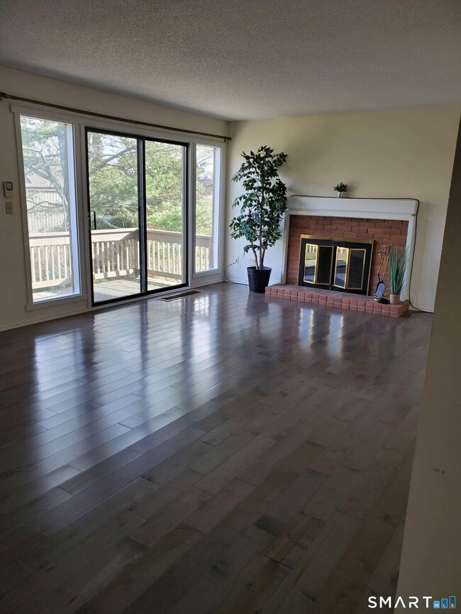 Building Photo - 434 Heritage Vlg