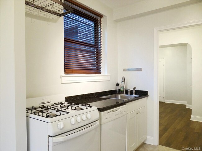 Building Photo - 88-12 Elmhurst Ave