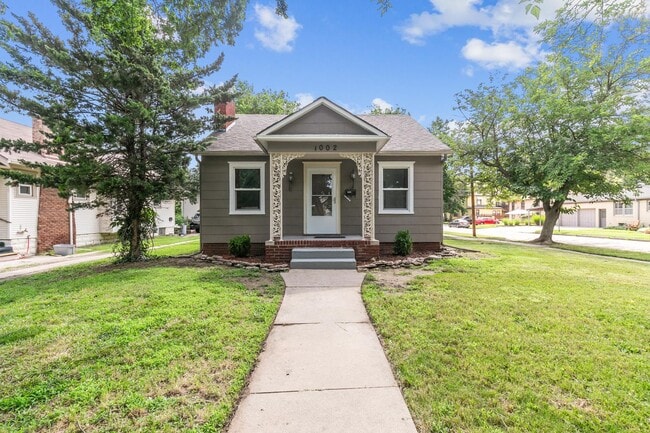 Primary Photo - Riverside 4 Bedroom 3 Bathroom
