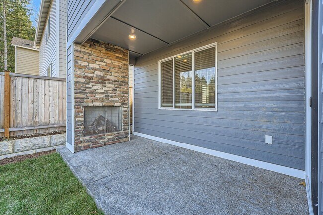 Building Photo - Stunning design and spacious floor plan nestled in the amazing Tahoma Ridge neighborhood.