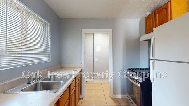 Building Photo - 6621 Bancroft Ave