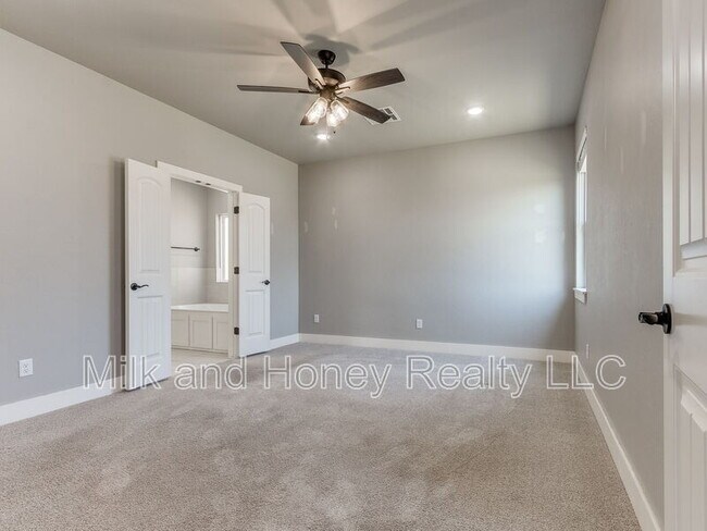 Building Photo - 3212 Hayven Cir