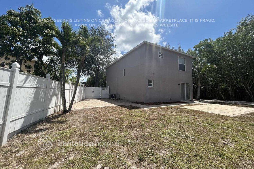 Building Photo - 26880 Silverado E Dr