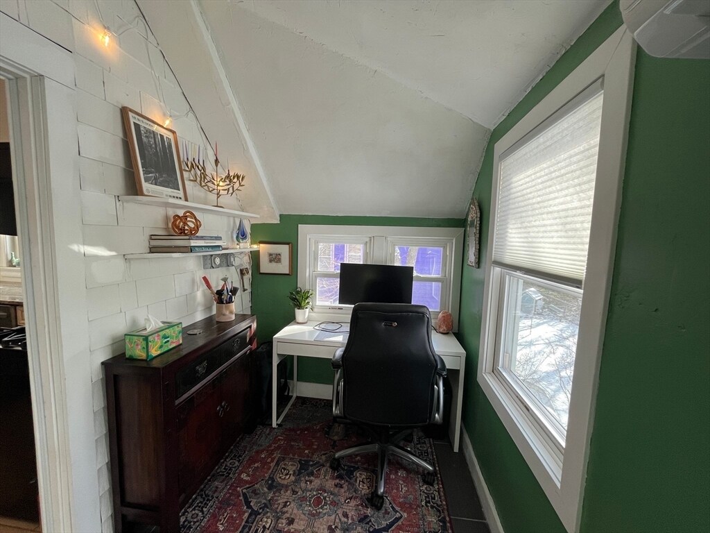 Building Photo - 32 Hautevale St